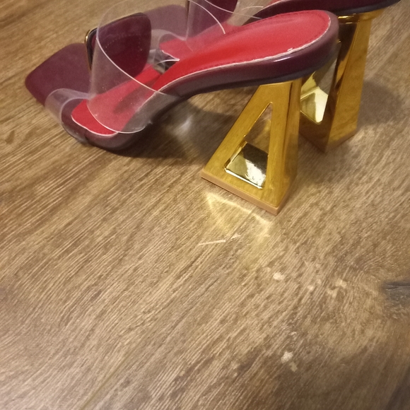 Elegant Red and Gold Women's Heels - Picture 2 of 3